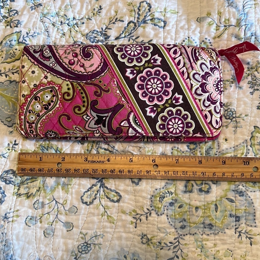 Last chance clearance!!Pink Vera Bradley wallet clutch.